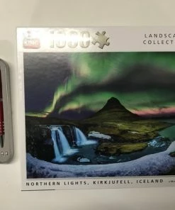 King International King - Legpuzzel Noorderlicht, Kirkjufell, Iceland - Landscape Collection - 1000 Stukjes Volwassenen | 68 X 49 Cm | Inclusief Unieke En Praktische Rode, Blauw Schrijvende Laserbalpen In Luxe Opbergbox. -Goedkope puzzels winkel 550x412 24